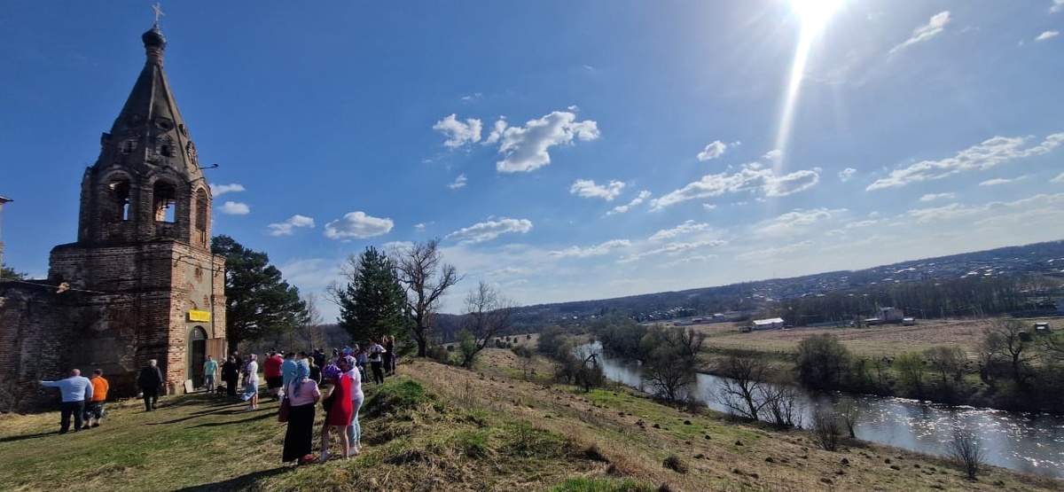 Храм Архангела Михаила в селе Нехорошево построен в 1691 году, в 1860-1861 годах перестроен. Характерный для рубежа XVII-XVIII веков тип приходской церкви в виде бесстолпного четверика со сводчатым покрытием, возвышенный и стройный храм гармонично соседствует с шатровой колокольней.