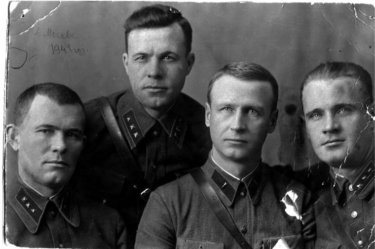 Василий Куликов (второй справа, 1941 год)
Фото: Музей УМВД по ХМАО