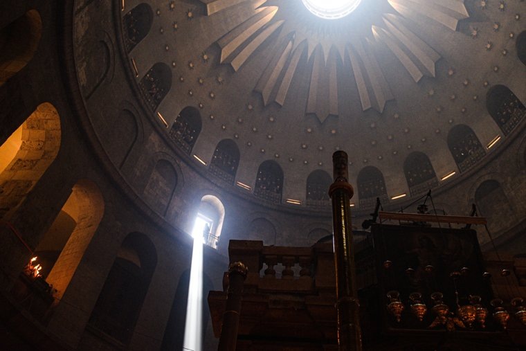 Первым человеком в мире, что увидел Благодатный огонь, стал апостол Петр
Фото: Иван Батырев/ТАСС