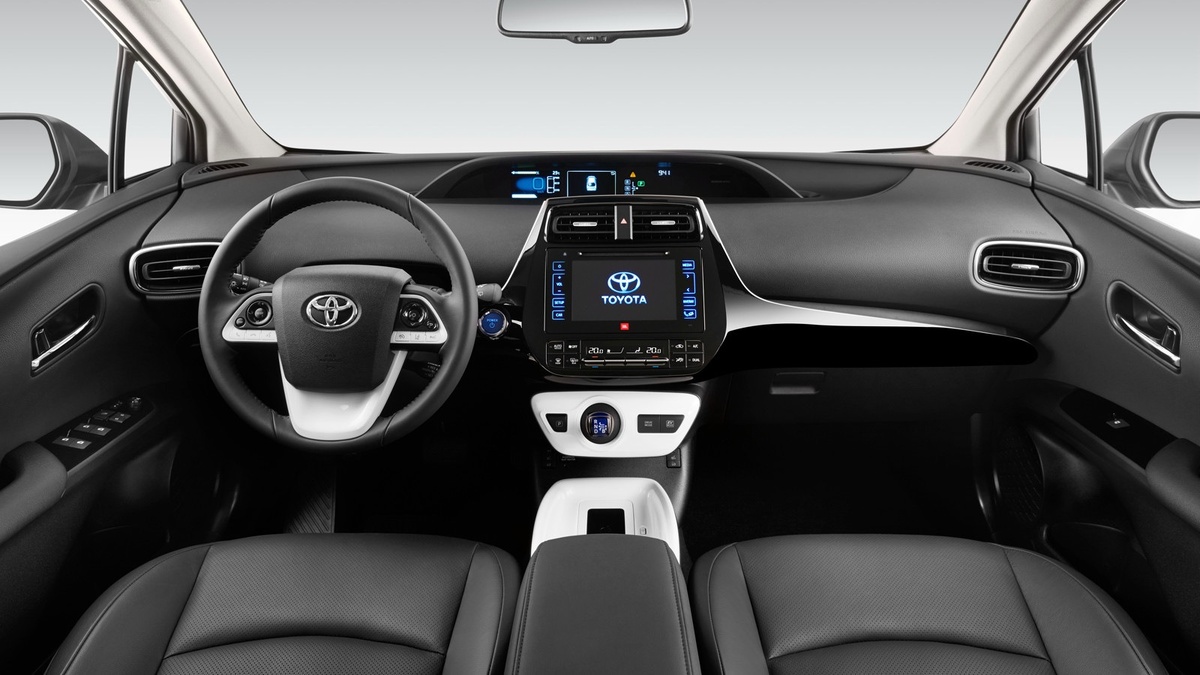Toyota Prius IV (2015–2019) интерьер