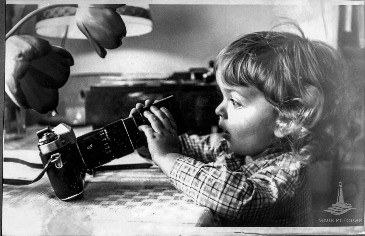 Таки где птичка? Когда в доме появился новый фотограф. Середина 1970-х.