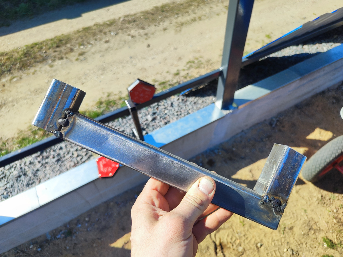 Вспомогательные элементы для монтажа забора 