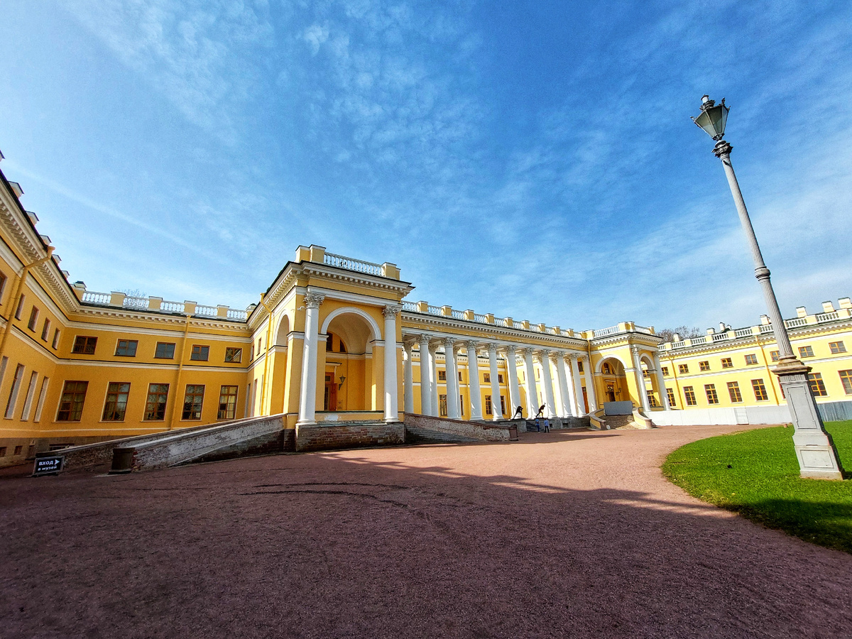 Александровский дворец