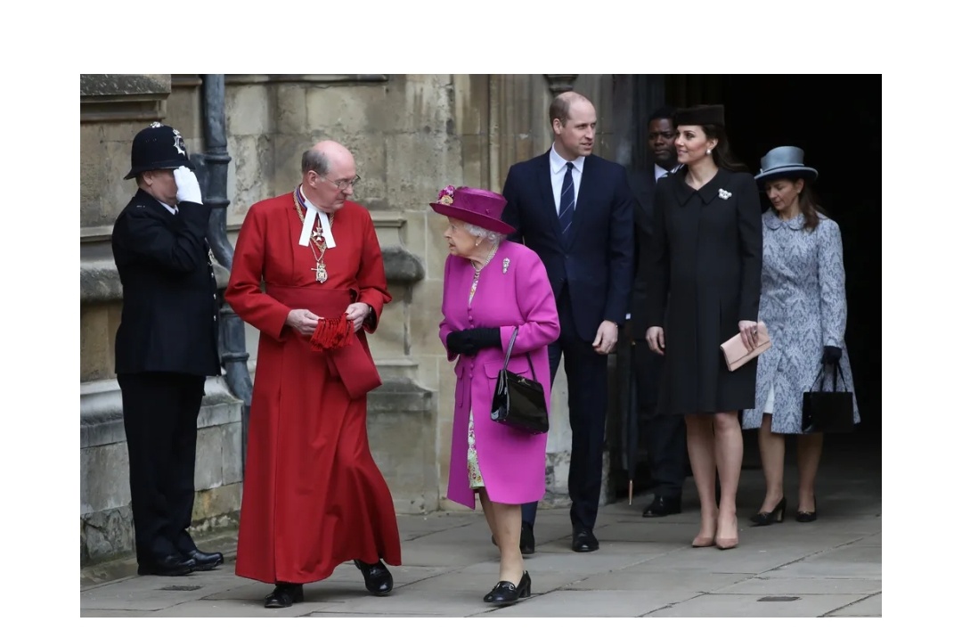 Королевская семья покидает церковь в Пасхальное воскресенье 2018 года.