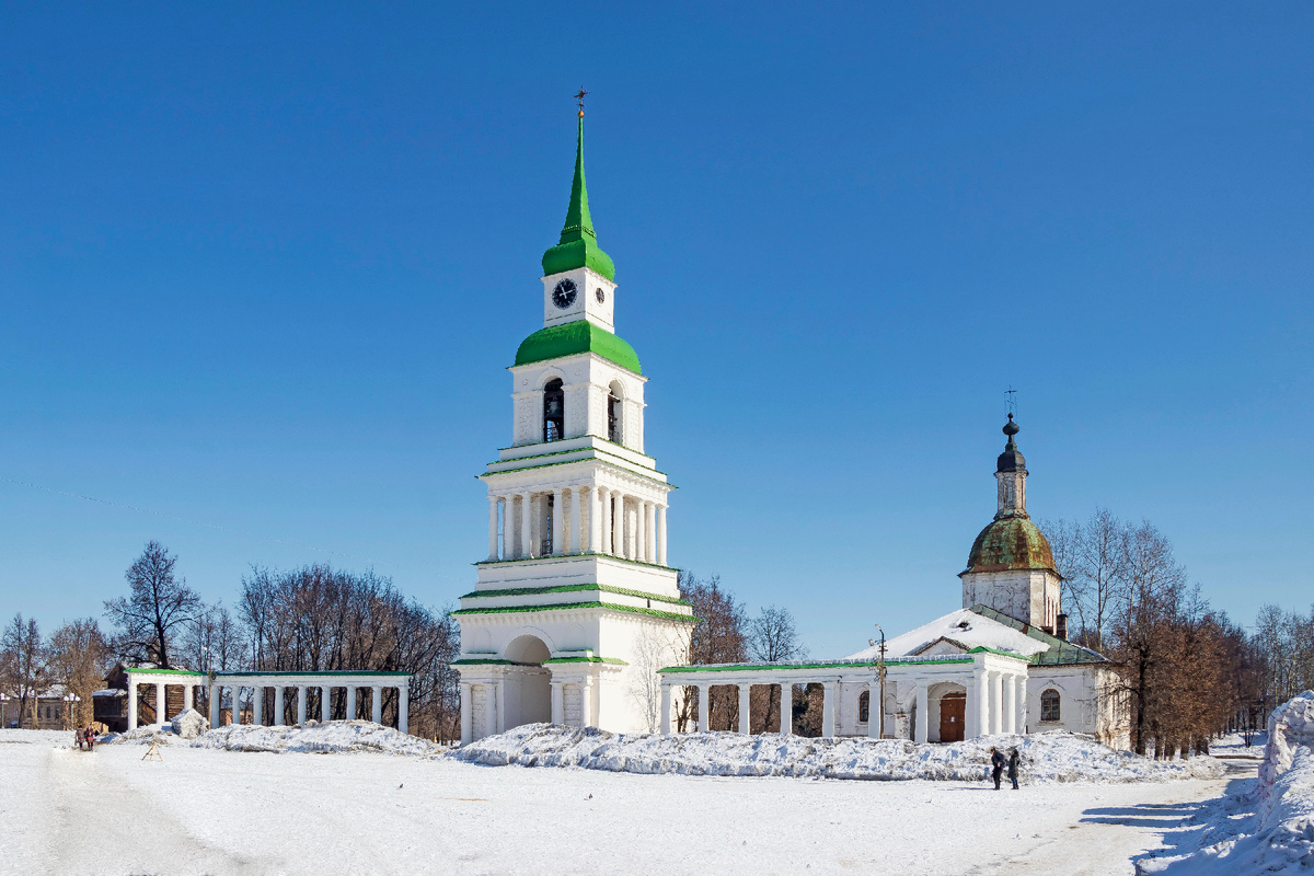 Колокольня в Слободском зимой после капитального ремонта в 2021 году