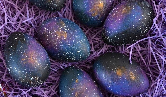 Есть мнение, что пасхальных яйца - космические корабли наших педков