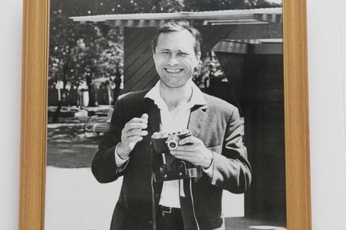    В фильмах Шукшин снимался с удовольствием, а фотокамеру не любил.