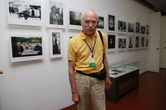    В Сростках проходила персональная выставка работ Анатолия Ковтуна. Фото:  АиФ/ Виктор Крутов