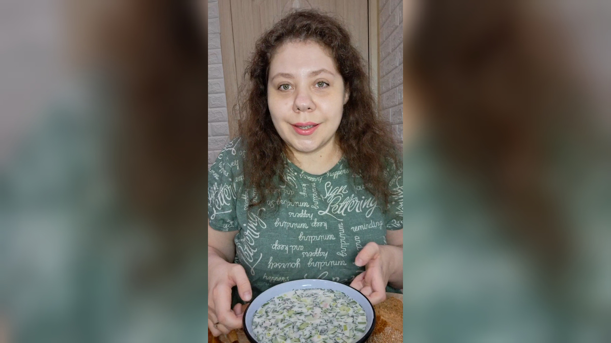 Ем окрошку
