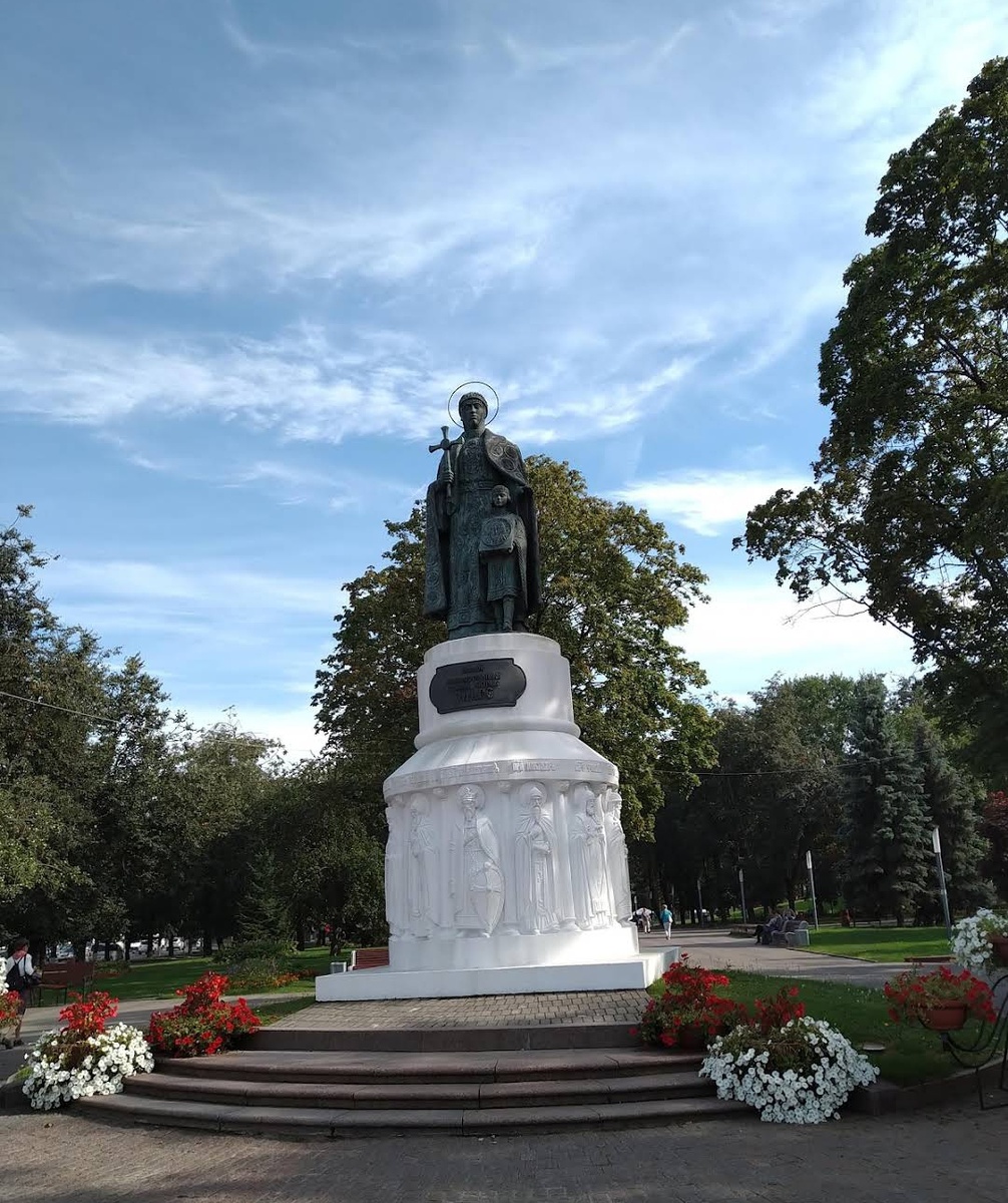 Памятник княгине Ольге