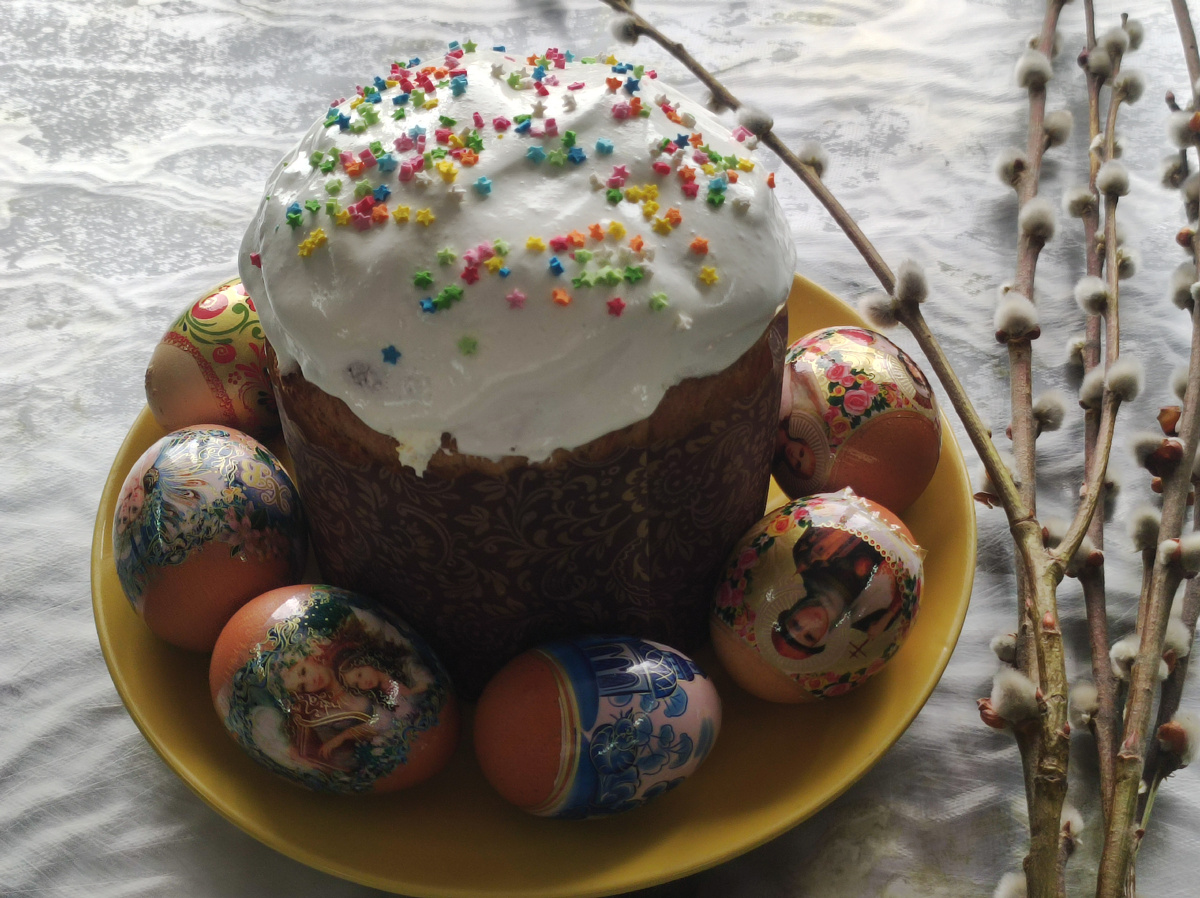 Пусть в ваших домах царит благополучие,мир ,тепло домашнего уюта . Пусть все родные будут всегда здоровы и счастливы! 