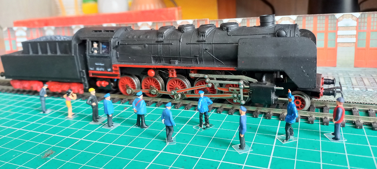 Паровоз BR50 с обычным тендером.