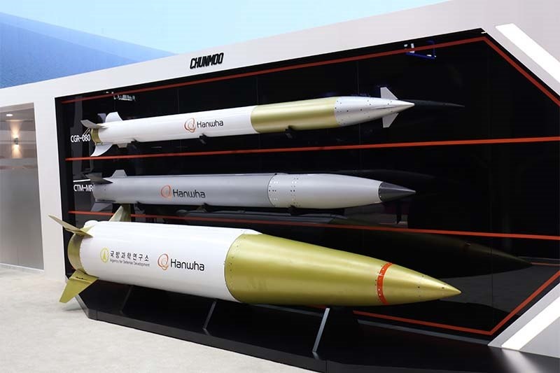 Ракета CGR-080 (верхняя). Дальность полёта до 80 км. Источник: Яндекс.Картинки