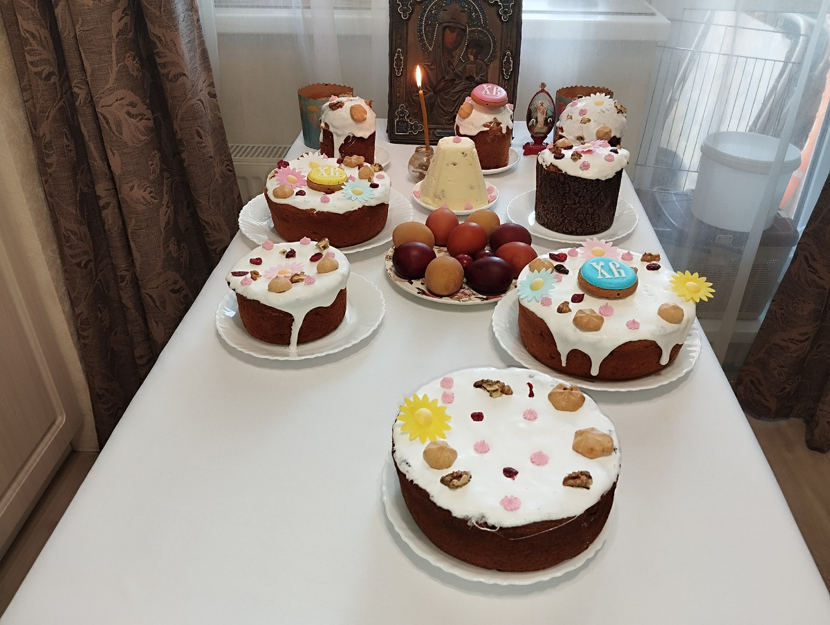 Пасха 2025. Здесь три вида куличей по разным рецептам.