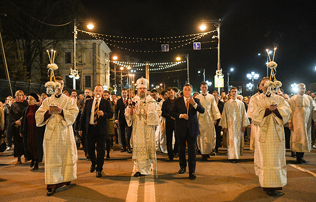 Игорь Руденя встретил Светлую Пасху вместе с прихожанами кафедрального собора