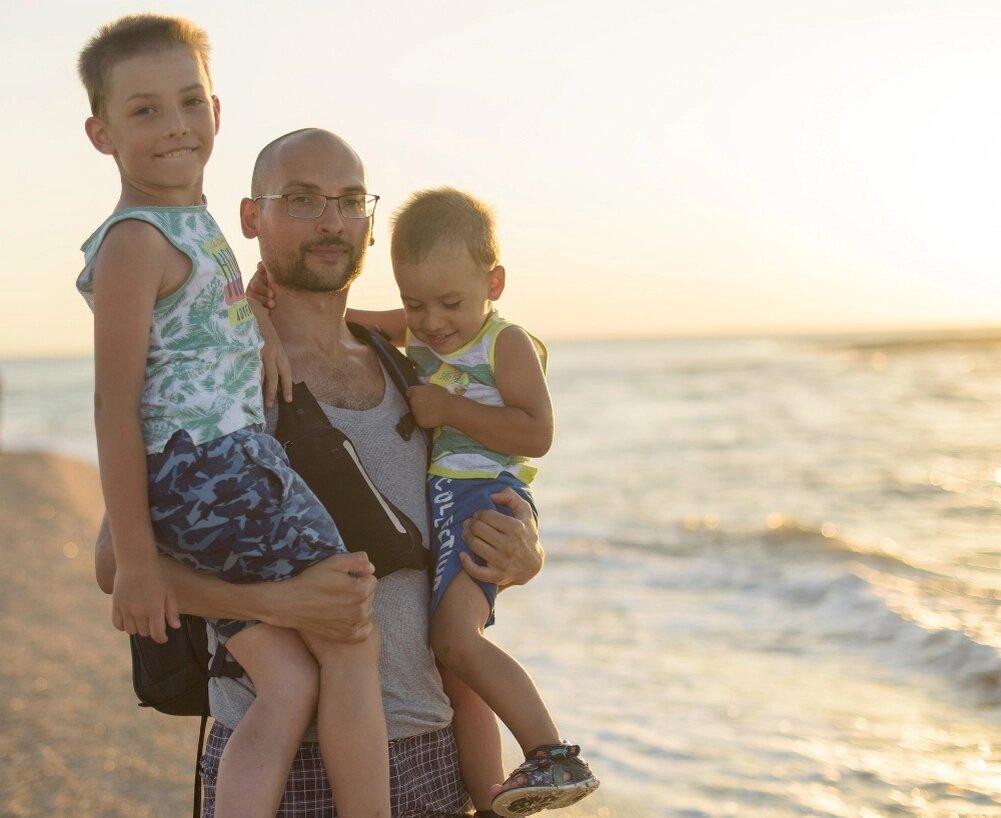    Влад очень любил сыновей. Фото: Из личного архива/ Семья Юлдашевых.