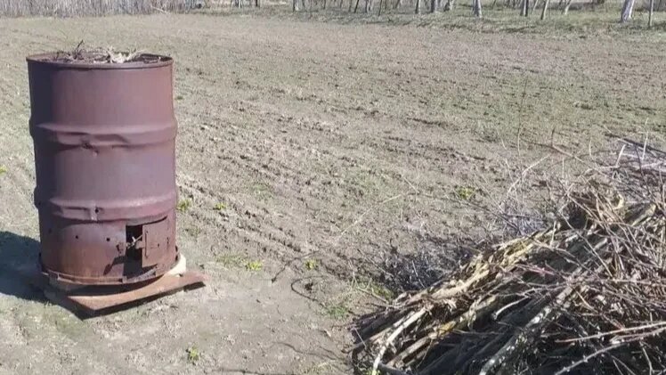 Правильная организация места для сжигания садового мусора избавила от претензий соседей