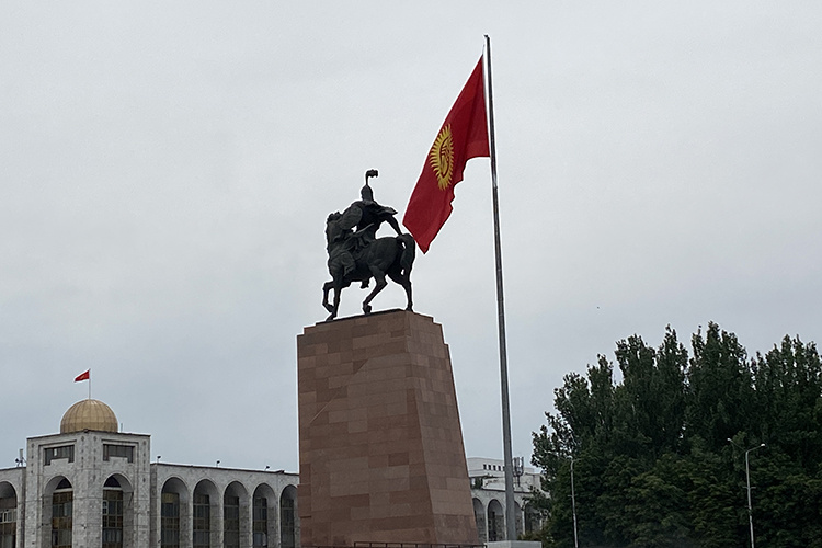    МИД Кыргызстана направил официальную ноту в российское посольство с требованием объяснить, на каком основании проводился рейд и почему к задержанным применяли силу.   
Фото предоставлено Азатом Ахуновым