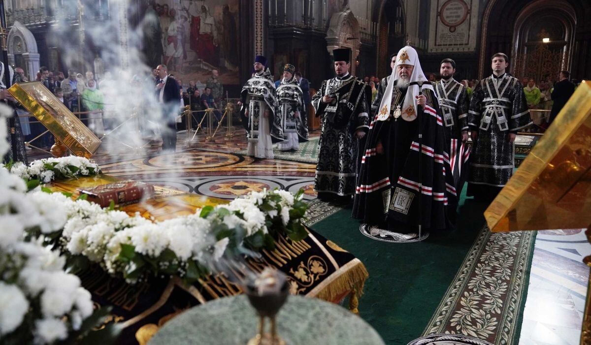     Патриаршее служение в Великую Субботу в Храме Христа Спасителя. Источник: patriarchia.ru Автор фото: Сергей Власов