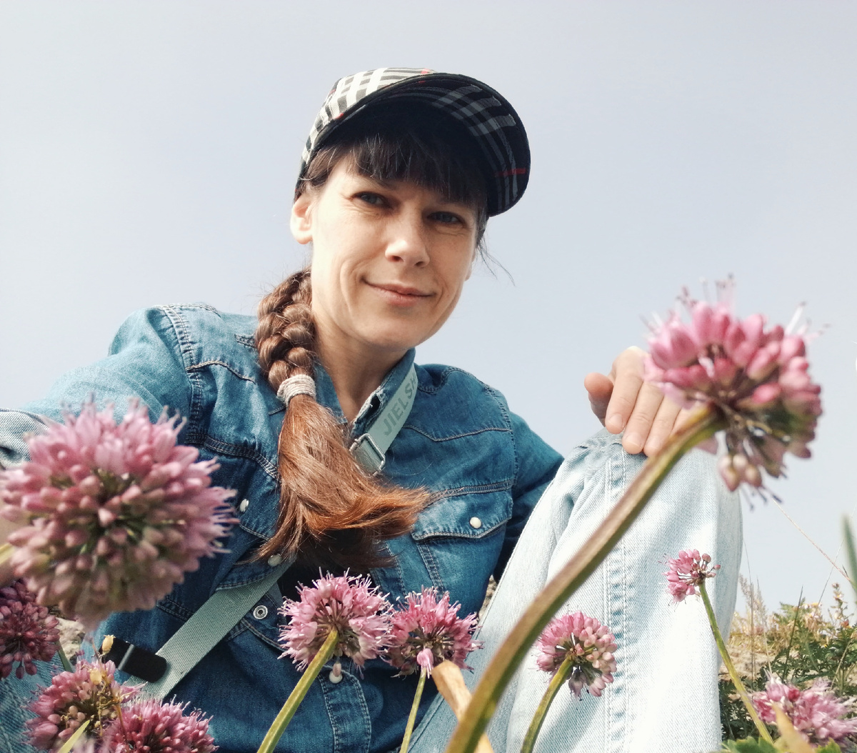 Фотосессия в зарослях дикого лука — хорошая идея! 