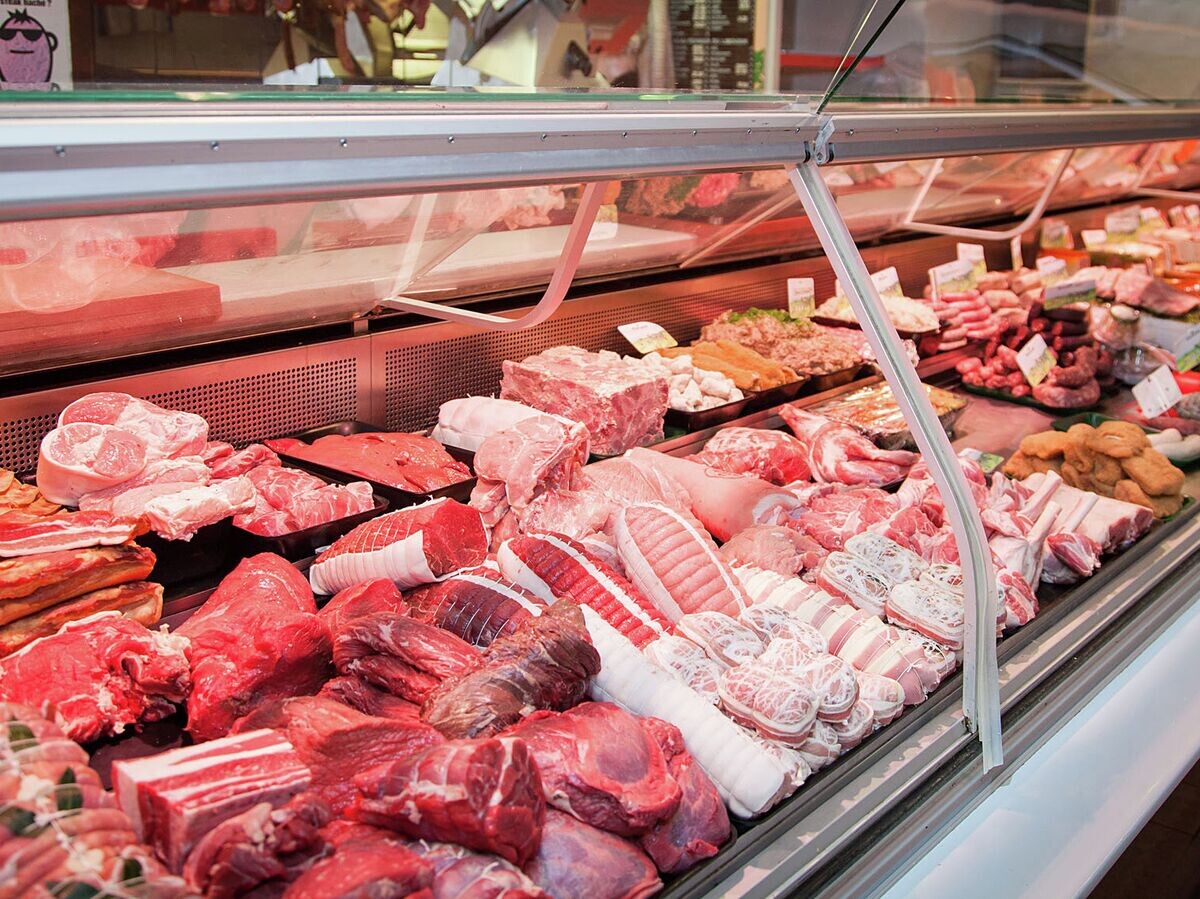    Сырое мясо на прилавке © Fotolia / Christophe Fouquin