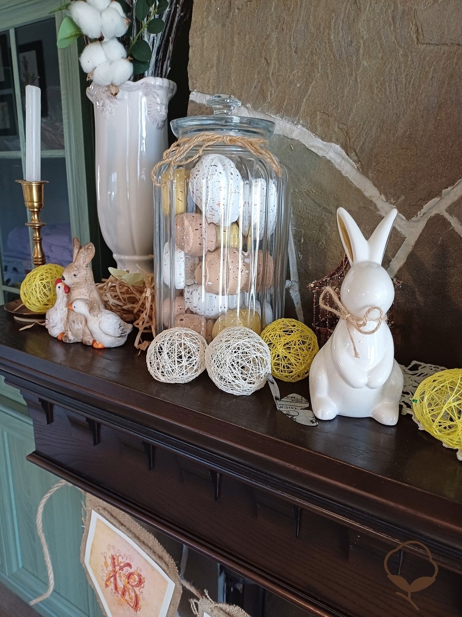 Пасхальная композиция на камине (фото автора)