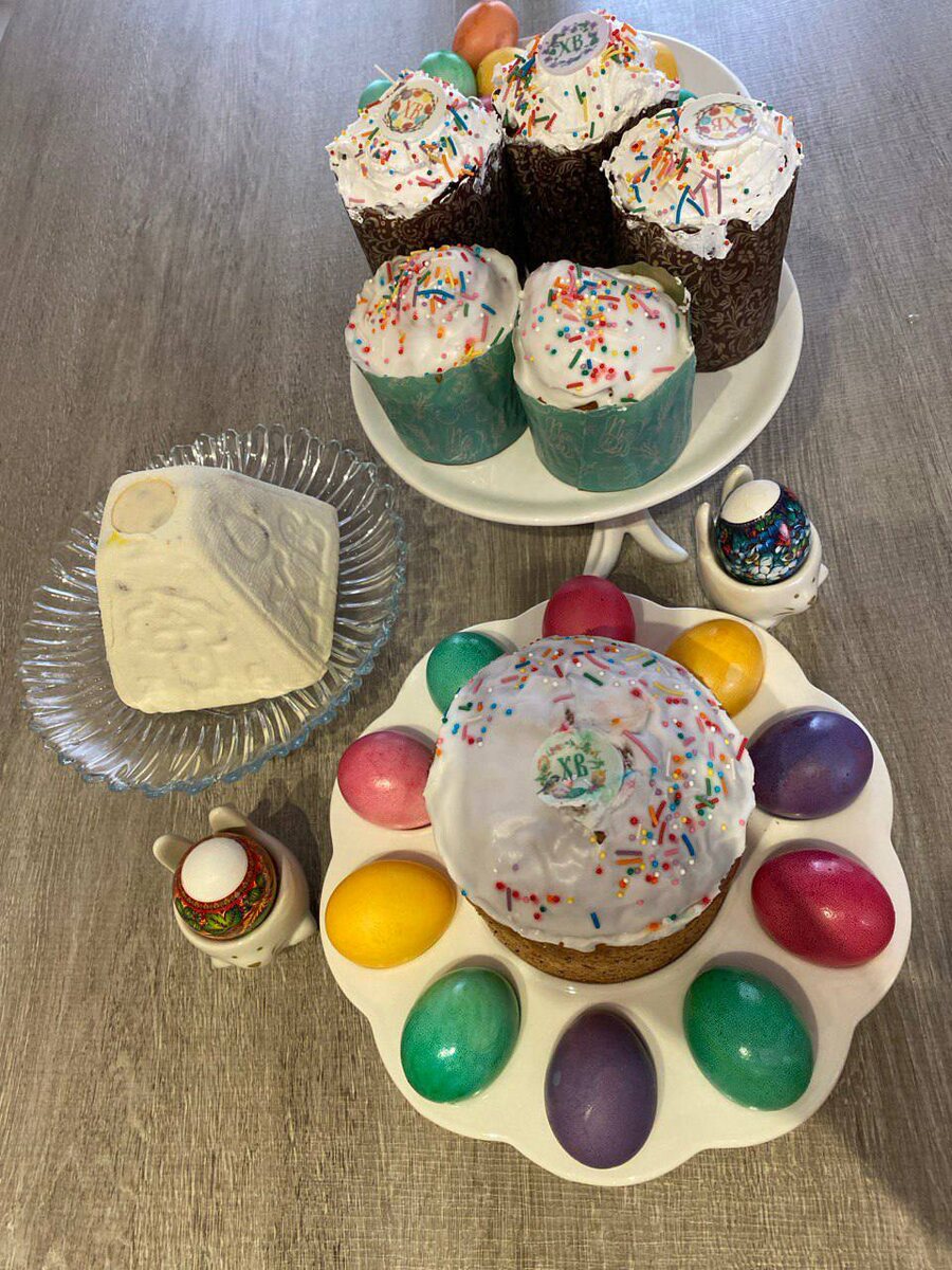    Фото: Праздничный стол Михаила Котюкова