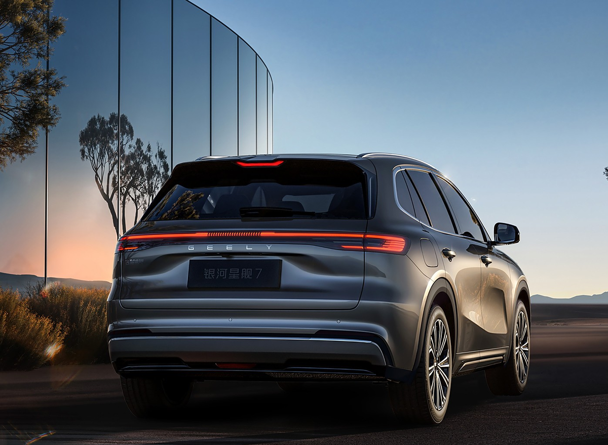Оформление задней части Geely Galaxy Starship 7 EM-i