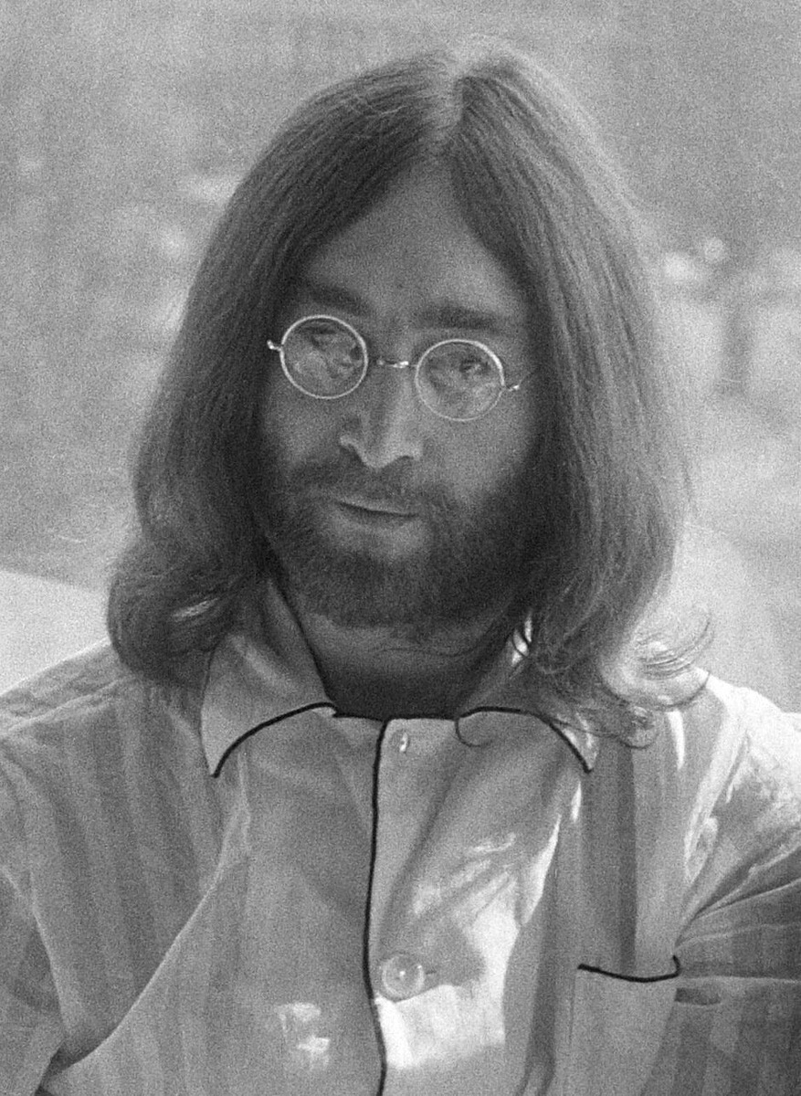 25 марта 1969 г. — Джон Леннон.