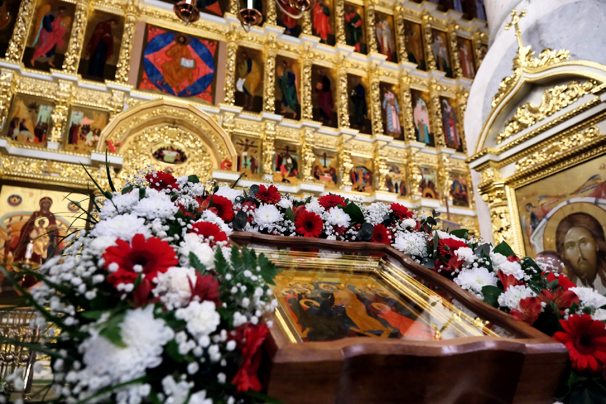 Дорогие астраханцы!

Сердечно поздравляю вас с радостью Воскресения Христова!

Самая невероятная за все века и историю человечества весть вновь донеслась до нас с вами. О том, что Христос воскрес из мертвых и нам даровал жизнь вечную. В Его воскресении надежда нашей жизни.

Праздник Пасхи – это победа жизни над смертью, любви над ненавистью, света над тьмой. 

Желаю, чтобы Христос торжествовал в вашей жизни, в ваших семьях, в вашем сердце. Воистину воскресе Христос!

Председатель Думы Астраханской области И.А. Мартынов