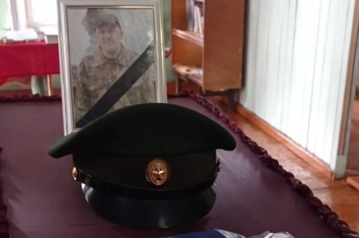    Бойца похоронили с воинскими почестями.