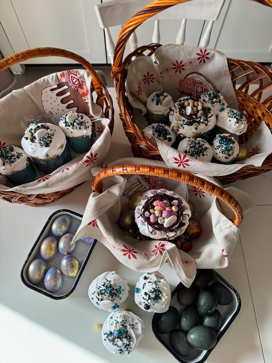 Совместно с детьми и внучками сделали вот такую красоту! И освятили в храме