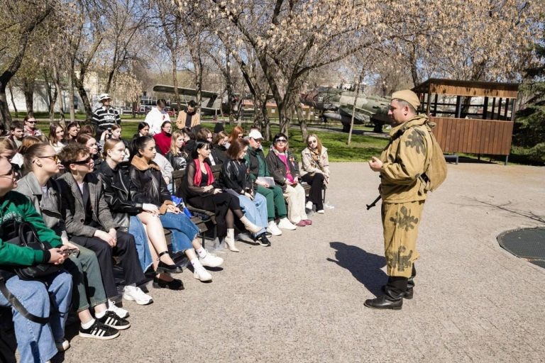    В оренбургском парке «Салют, Победа!» прошёл урок живой истории  Оренбуржье