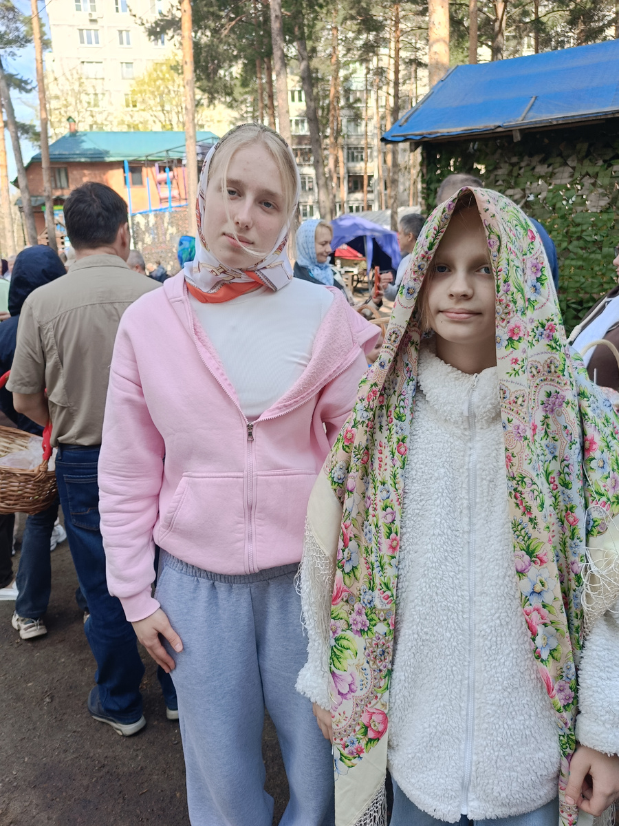 Вчера традиционно посвятили яйца, получили по мордасям святой водой и обнулились до следующего года. Все по плану, живем дальше.