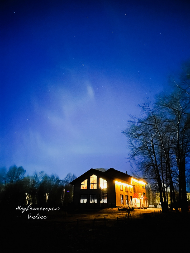    Северное сияние озарило небо в Карелии в Пасхальную ночьпаблик «Медвежьегорск Online»