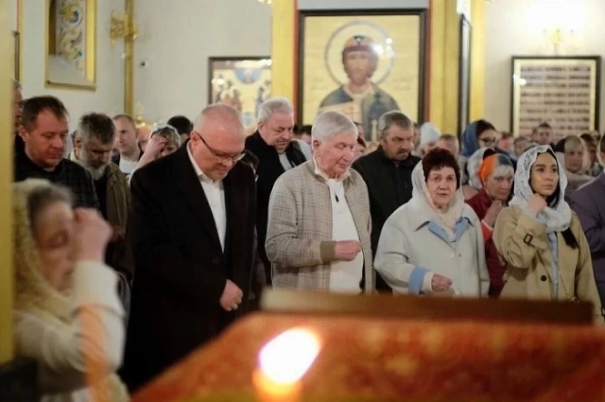    Храм Рождества Пресвятой Богородицы в Чистых прудах был полон прихожан.