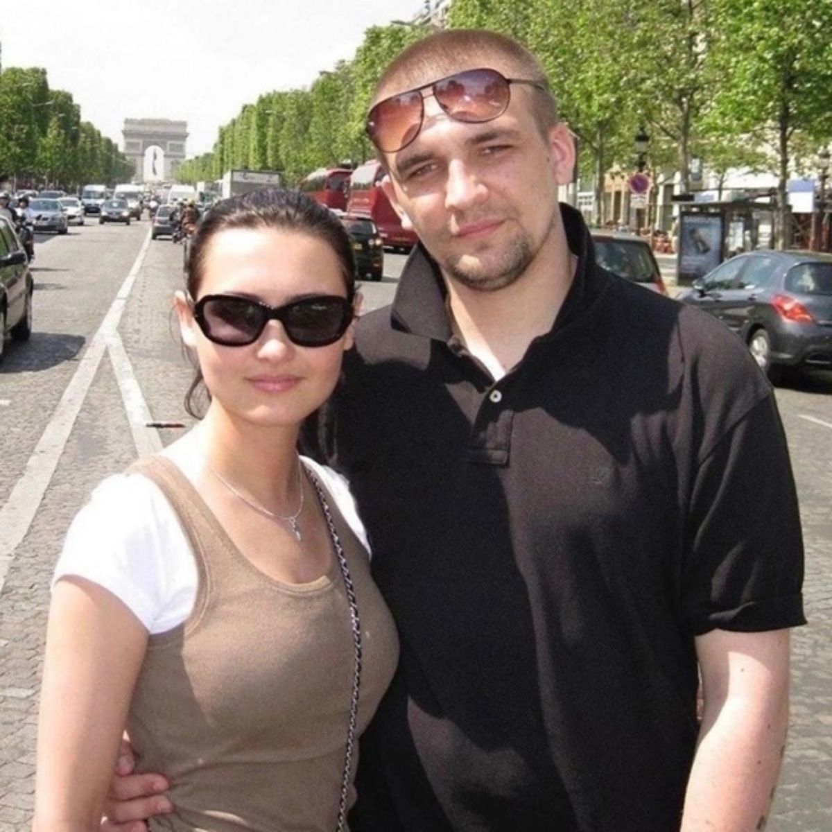 Елена и Василий (настоящее имя артиста)