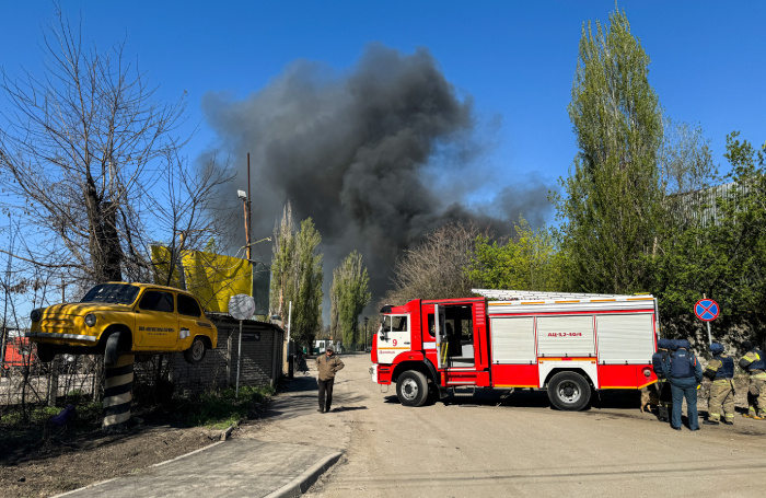    Донецк, 20 апреля. Последствия обстрела города. Дмитрий Ягодкин/ТАСС