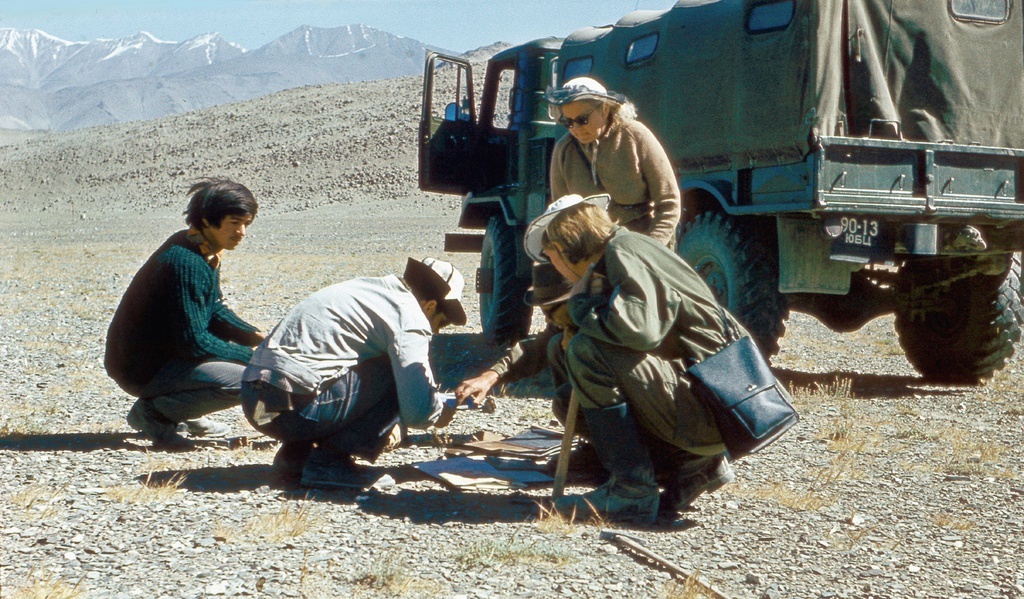 Геологи где-то на Памире