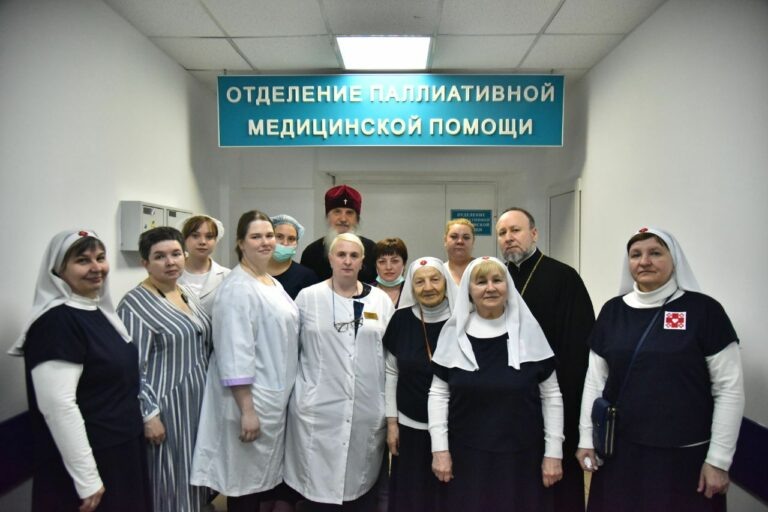    Митрополит Петр посетил паллиативное отделение больницы имени Пирогова Белов Михаил Александрович