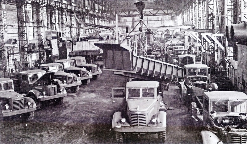 Сборка самосвалов ЯАЗ-210Е на Ярославском Государственном автозаводе