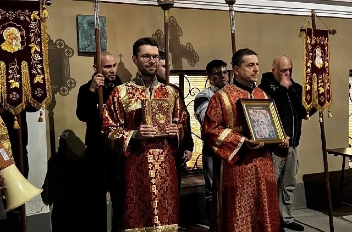    В ночной пасхальной службе принял участие депутат гордумы Екатеринбурга