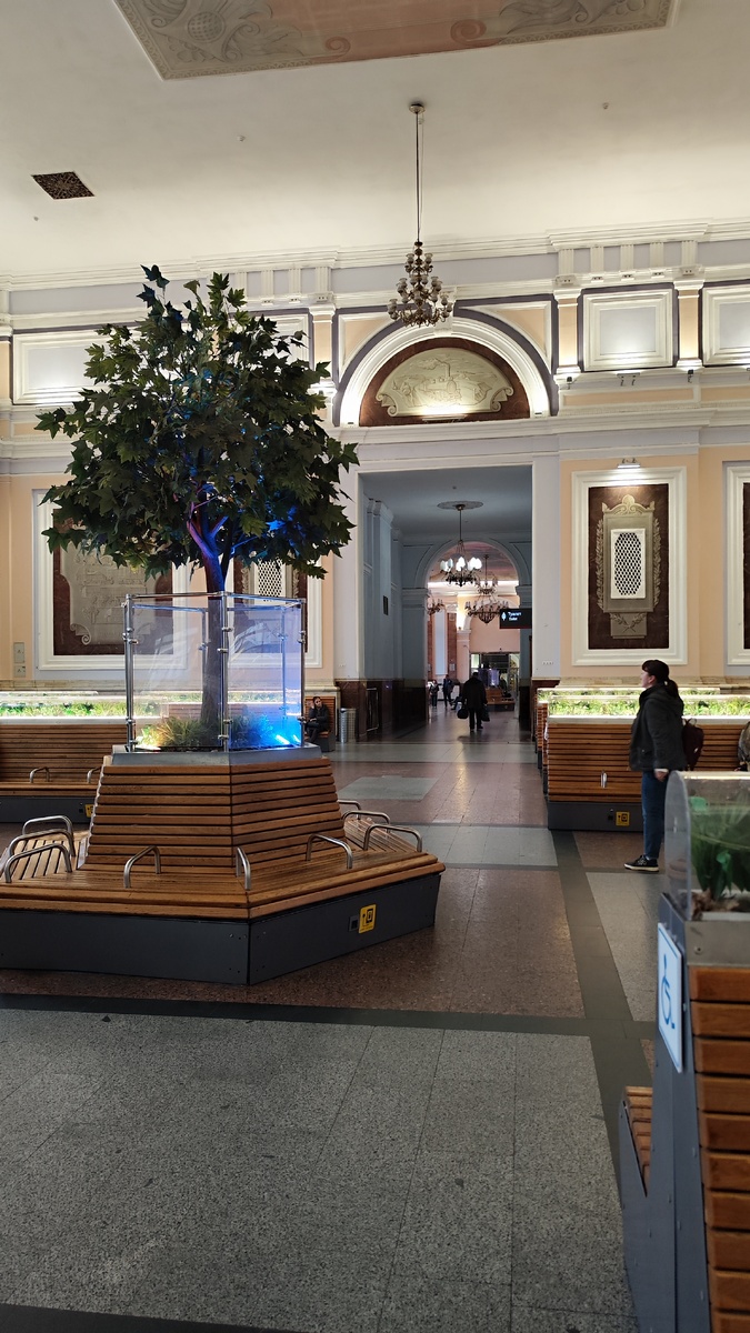 Немного интерьера вокзала. Посидели 5 минут и пошли к электричке 