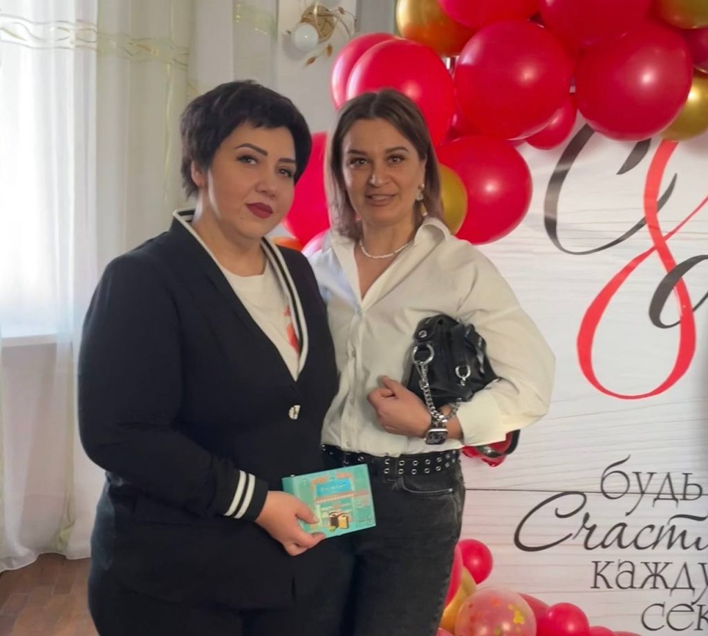    Светлана (справа) с О.А.Маловичко Наталья Караваева