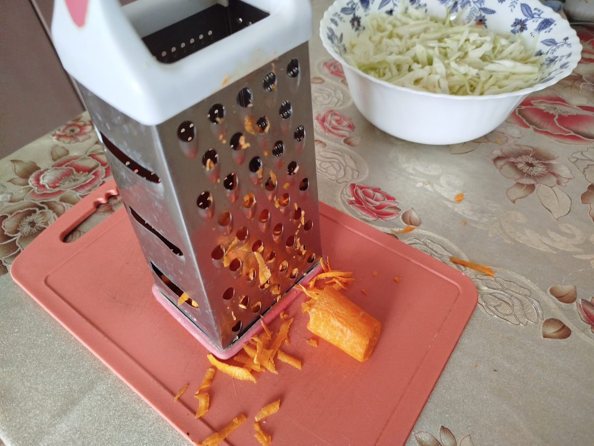 Морковь натереть на крупной тёрке