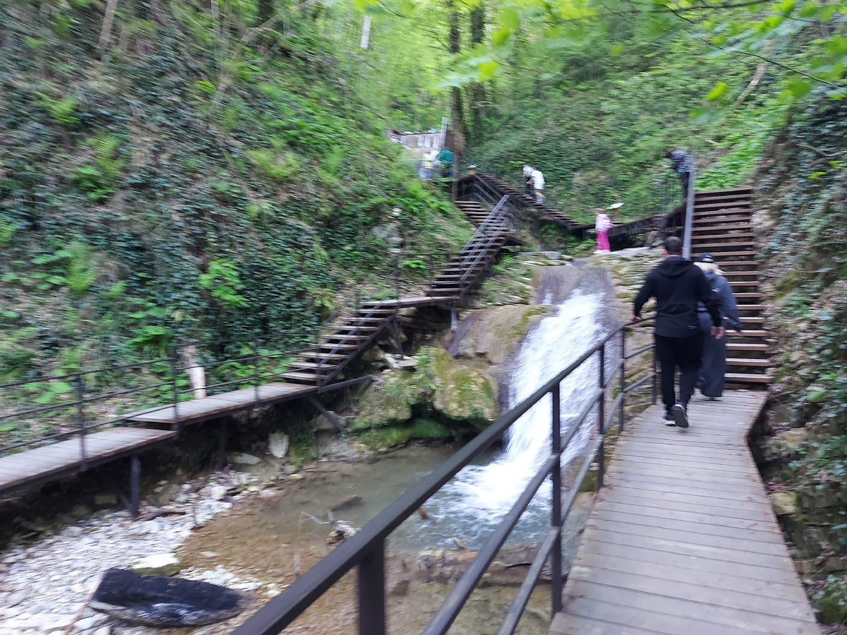 Один из водопадов