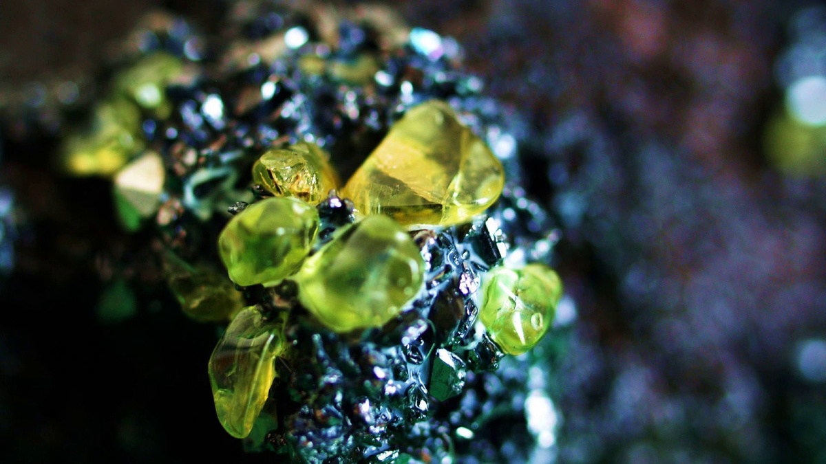 Хризолит (Оливин). Фото в свободном доступе