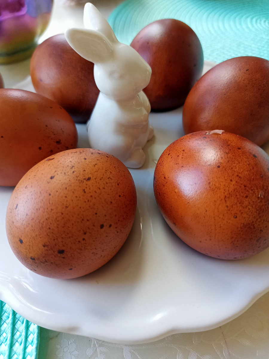 Вчера еле нашла силы, чтобы покрасить яйца 