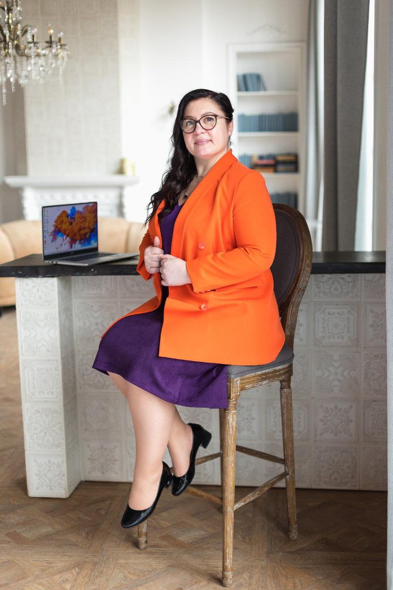 Руководить непросто - мало давать указания, надо еще сделать так, чтобы их исполняли.