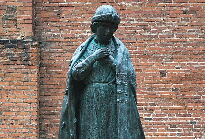 Памятник Дмитрию Ивановичу в Угличском Кремле